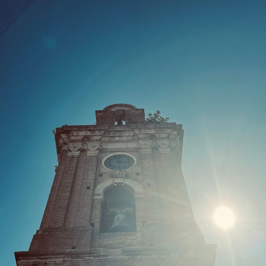 Il cielo è sempre più blu